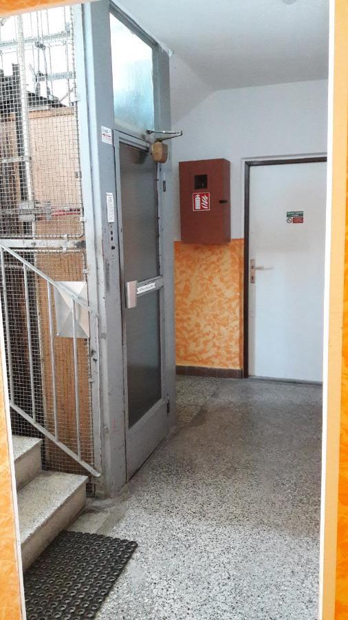 1+1 Znojmo Appartement Buitenkant foto